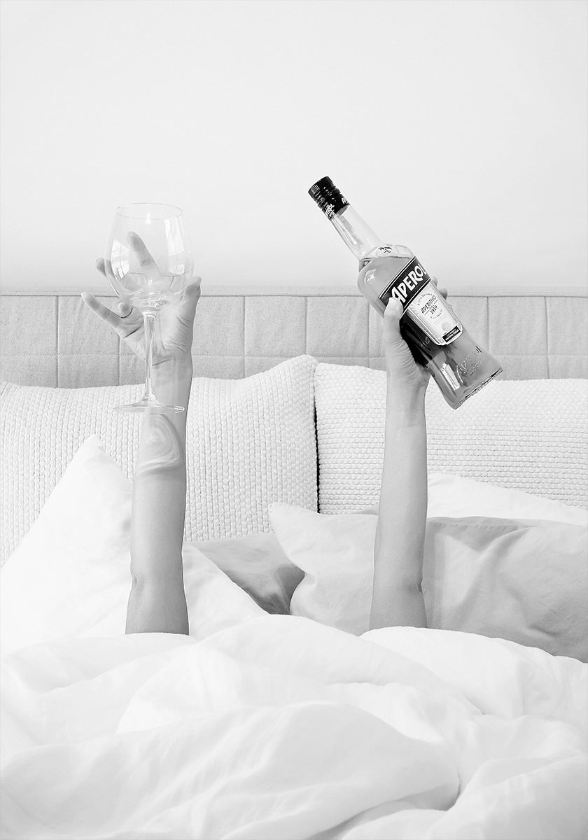 Aperol V Posteli Low Key Plakát