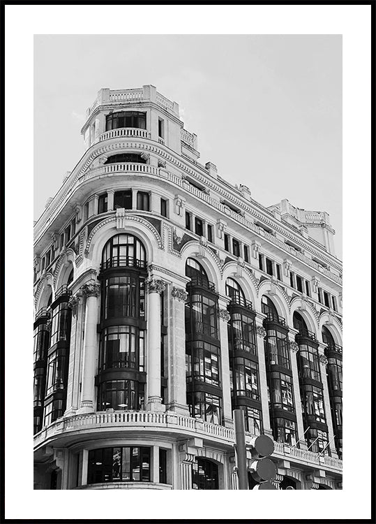 Černobílý plakát architektury Gran Vía Madrid