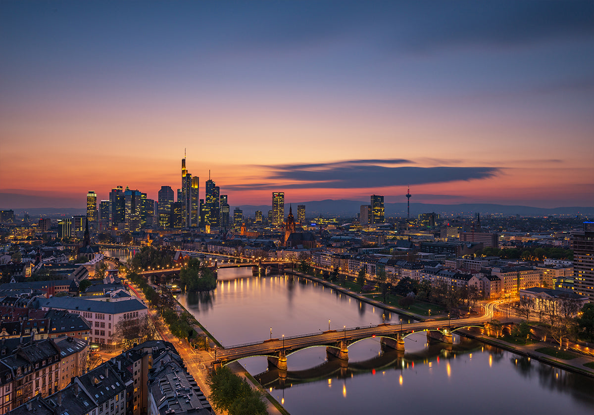 Frankfurt Skyline při západu slunce