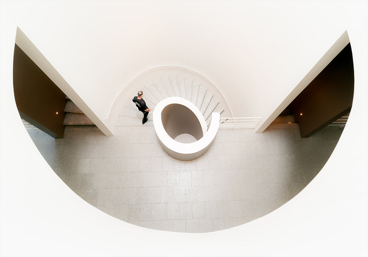 Plakát v přízemí