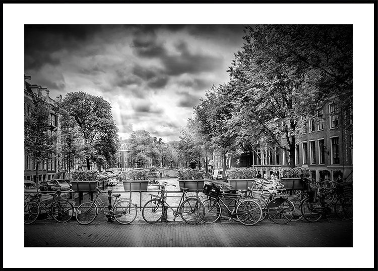 AMSTERDAM Typická panoráma města v monochromatickém plakátu
