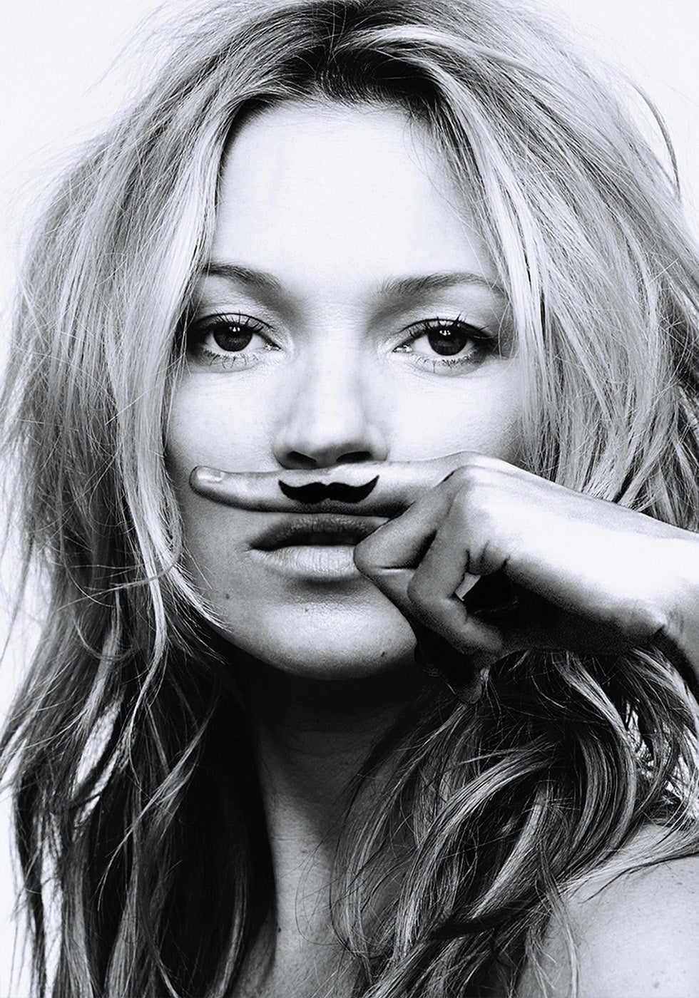 Kate Moss Mustache Mimicking Plakat - Posterbox.dk