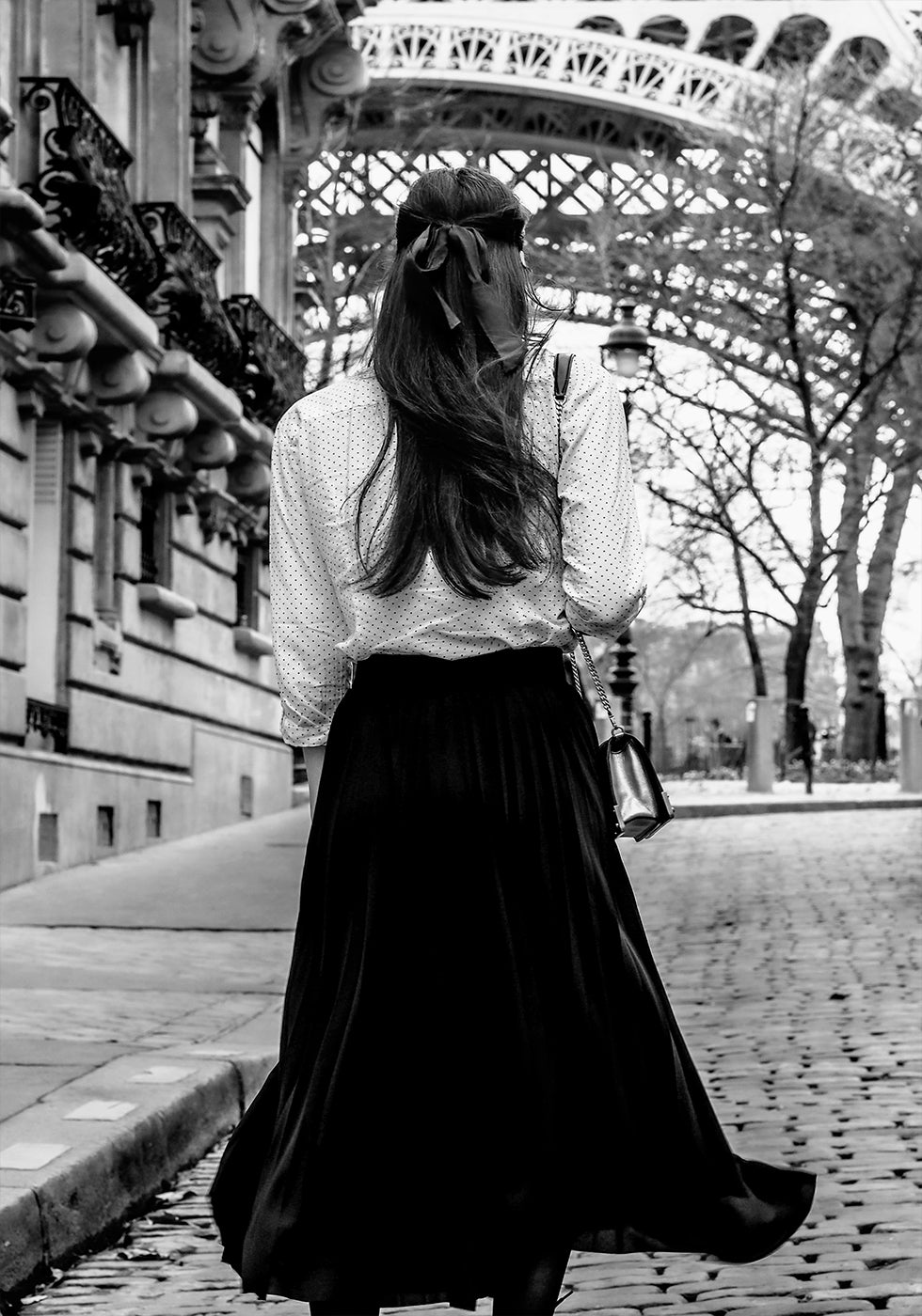 Černobílý plakát Pařížské elegance Eiffelova věž