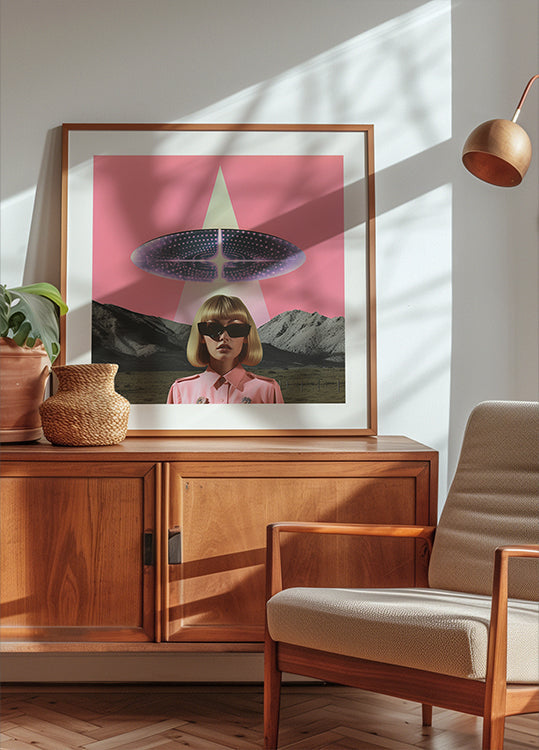 Žena stojící pod UFO (NOVINKA)