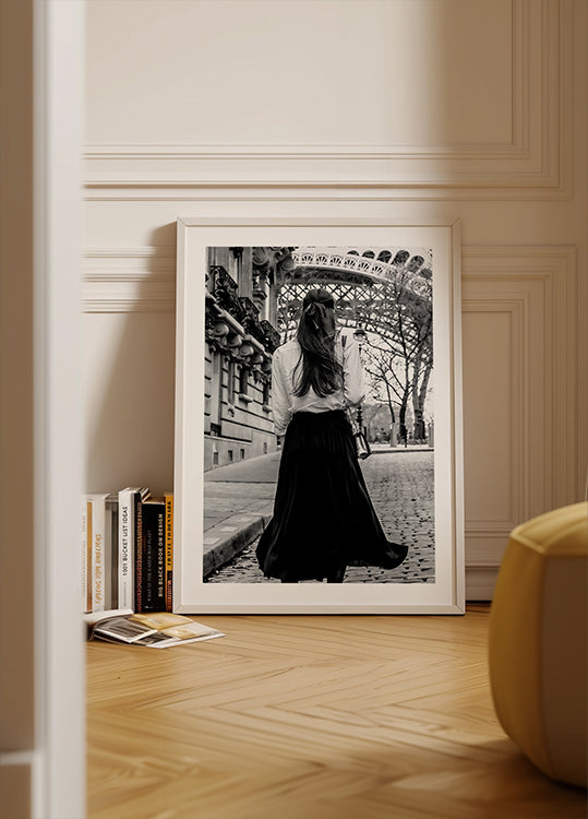 Černobílý plakát Pařížské elegance Eiffelova věž