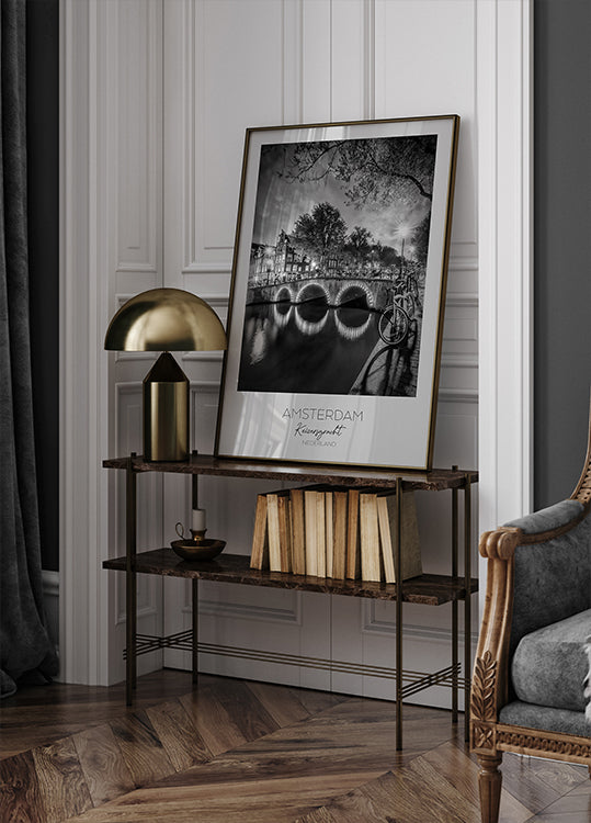 V centru pozornosti: AMSTERDAM Idylická noční krajina z plakátu Keizersgracht