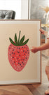 Big Happy Strawberry Plakat - Posterbox.dk