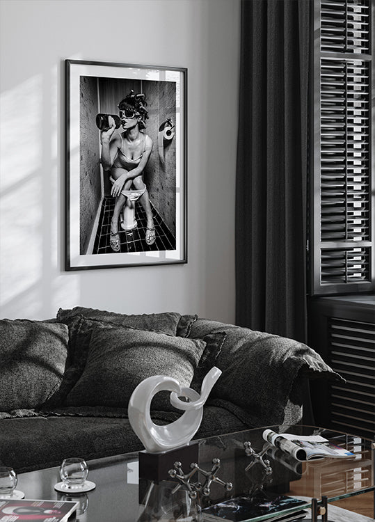 Girl Drinking on the Toilet - Artistic Satire Plakat - Posterbox.dk