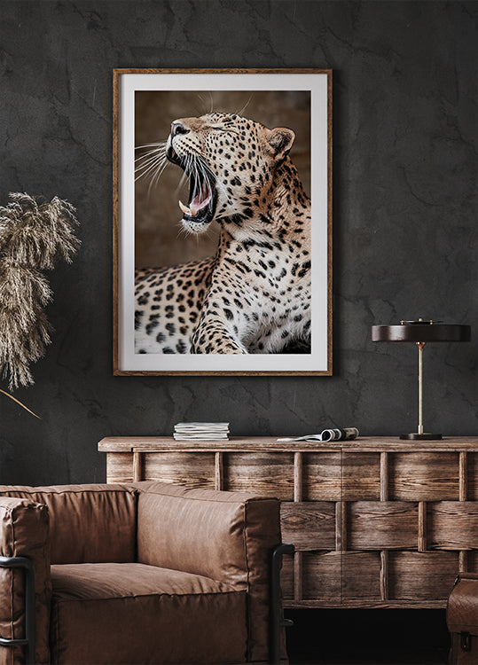 Roaring Leopard in Nature Plakat - Posterbox.dk