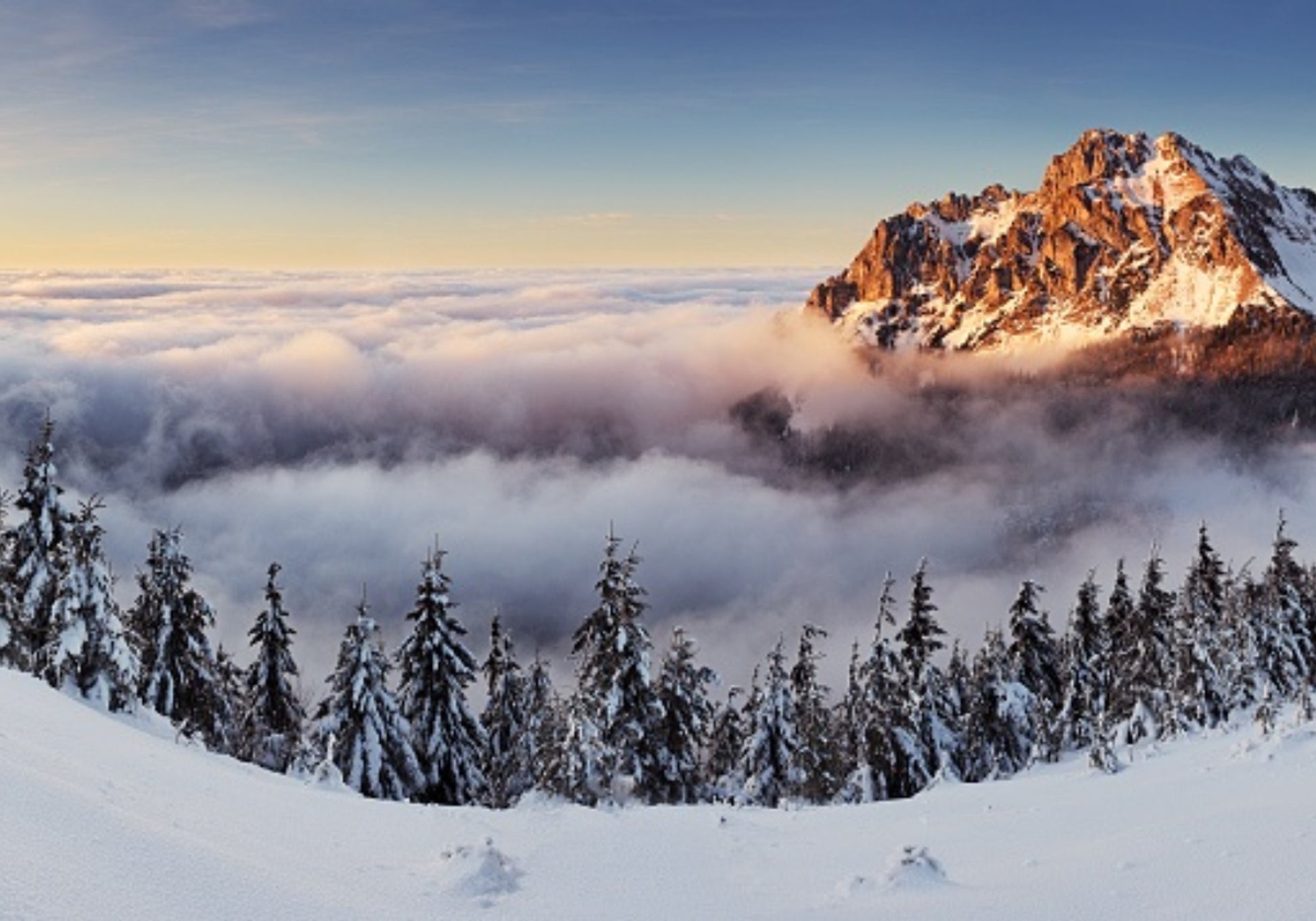 Zlatá hora nad mraky