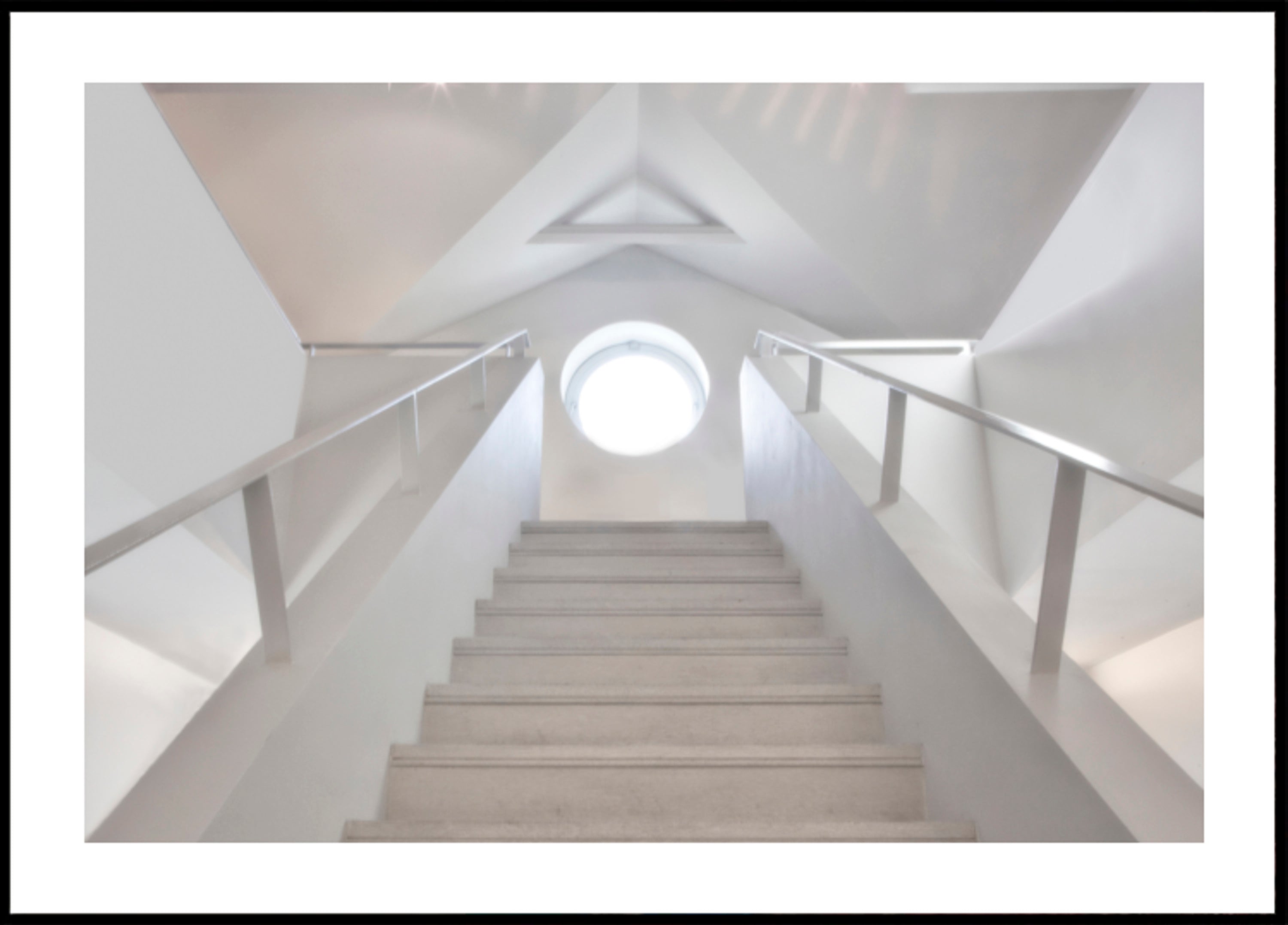 Geometrický bílý vzestup